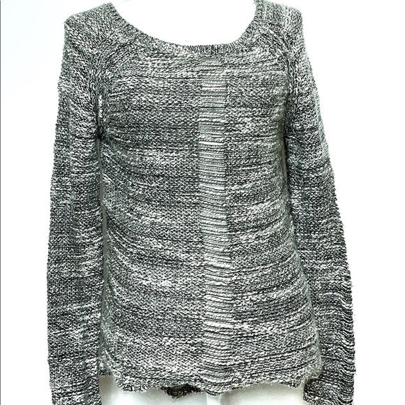 Pam & Gela Distressed Sweater in Gray & White - Picture 10 of 12